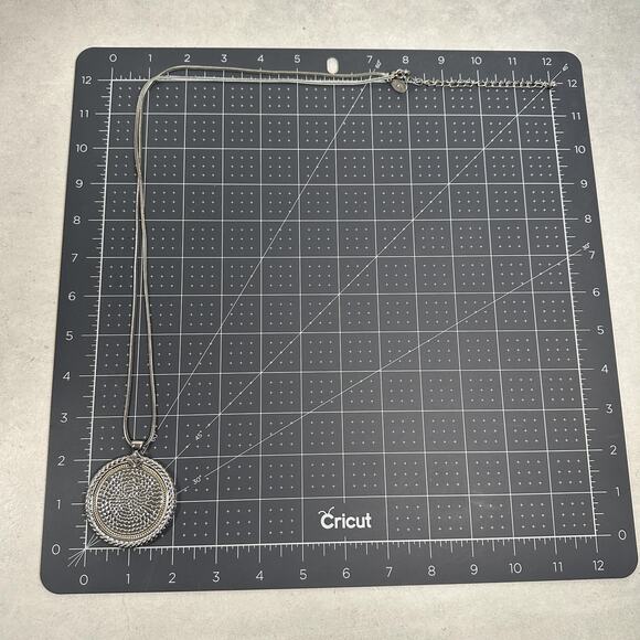 Chico's Two Tone Medallion Pendant Necklace Silver Gold Tone Crystal Adjustable - Picture 7 of 7